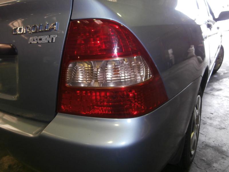 View Auto part Console Toyota Corolla 2004