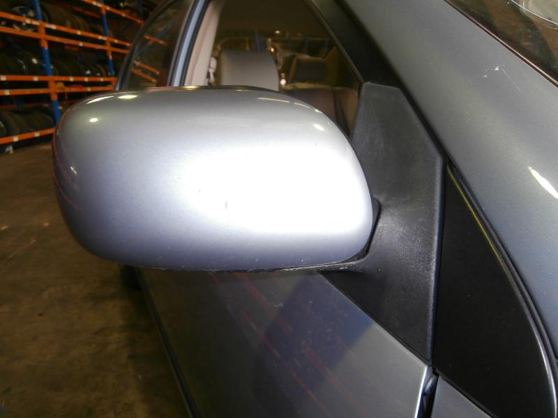 View Auto part Console Toyota Corolla 2004