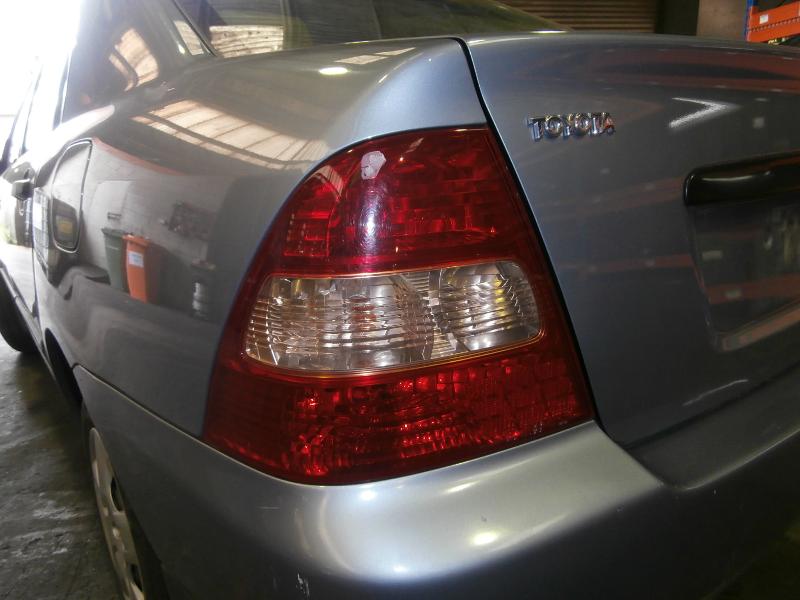 View Auto part Console Toyota Corolla 2004