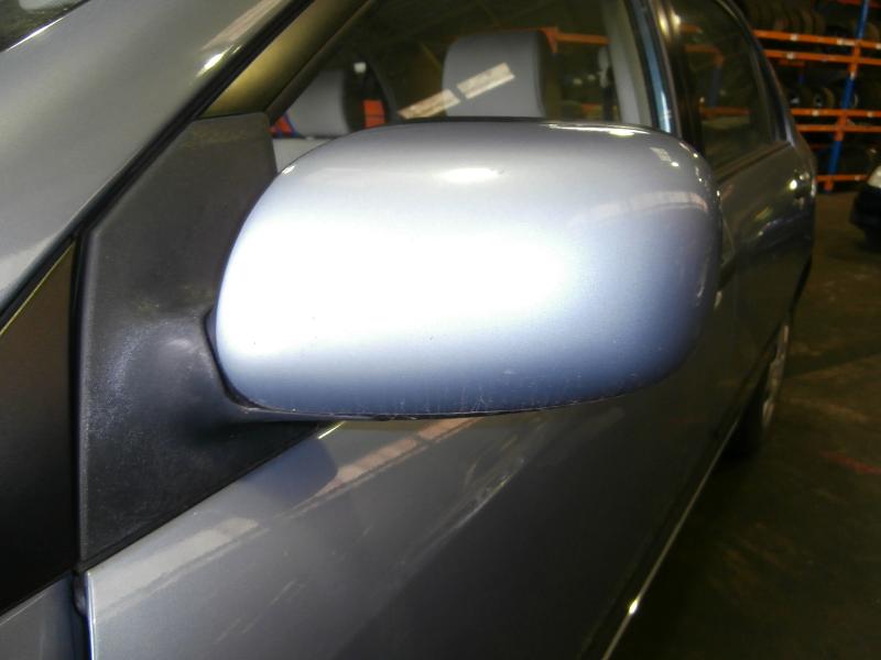 View Auto part Console Toyota Corolla 2004