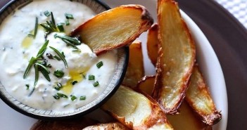 Here’s How to Make a Delicious No-Fat Snack with Potato Peels!