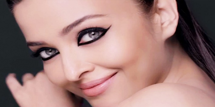 Your Eyeliner Can Cause Vision Problems 