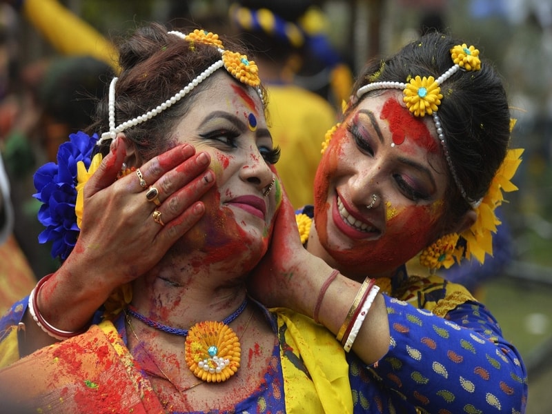 Holi in Kolkata | Kesari Tours | holi 2019