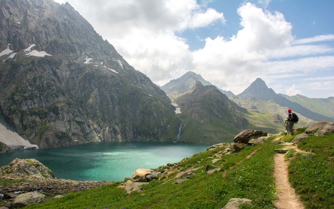 Kashmir Trek to Great Lakes