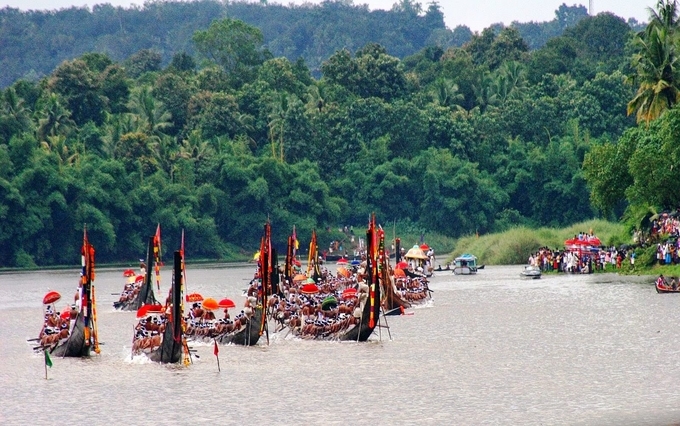 chundanvallam - boat races in kerala