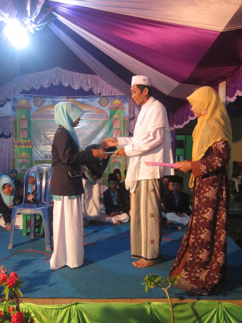 (Foto Dokumentasi Dalam Rangka Haul Sesepuh Pondok Pesantren Al-Mubarokah Serta Khitanan Massal Anak Yatim Piatu dan Dhu'afah Tahun 2016)