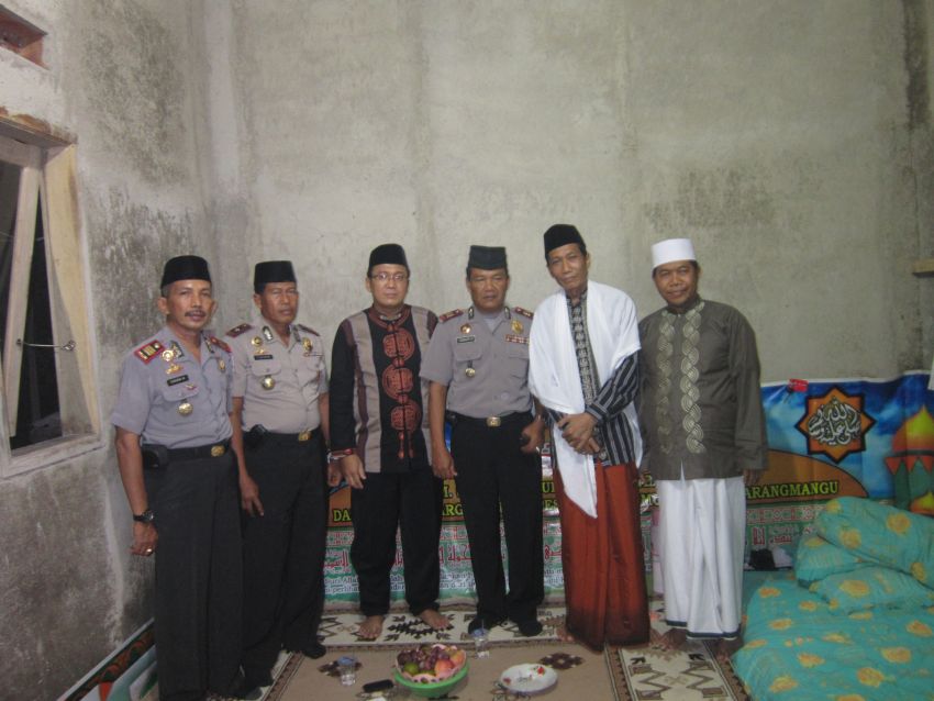 (Foto Dokumentasi Dalam Rangka Haul Sesepuh Pondok Pesantren Al-Mubarokah Serta Khitanan Massal Anak Yatim Piatu dan Dhu'afah Tahun 2016)