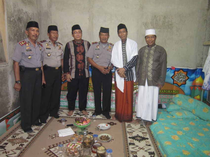 (Foto Dokumentasi Dalam Rangka Haul Sesepuh Pondok Pesantren Al-Mubarokah Serta Khitanan Massal Anak Yatim Piatu dan Dhu'afah Tahun 2016)
