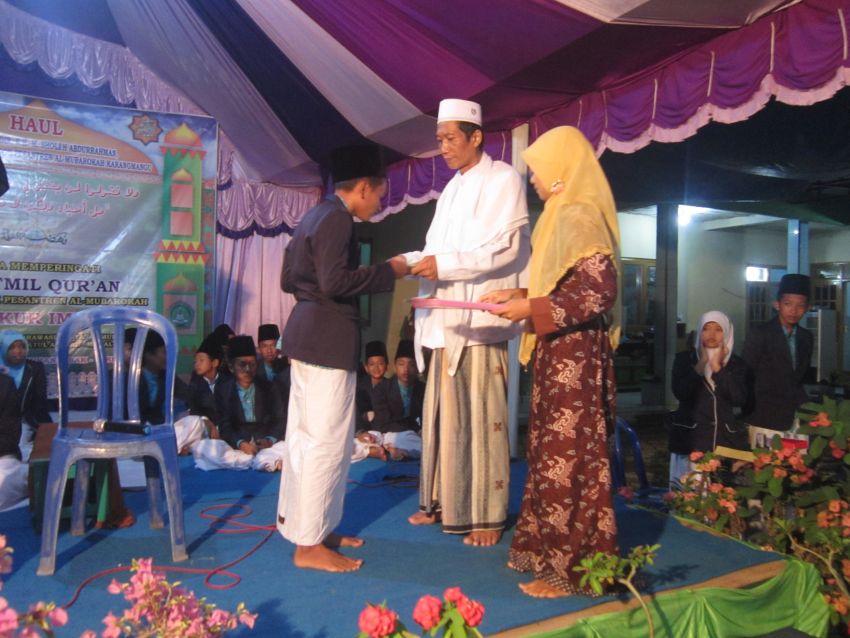 (Foto Dokumentasi Dalam Rangka Haul Sesepuh Pondok Pesantren Al-Mubarokah Serta Khitanan Massal Anak Yatim Piatu dan Dhu'afah Tahun 2016)