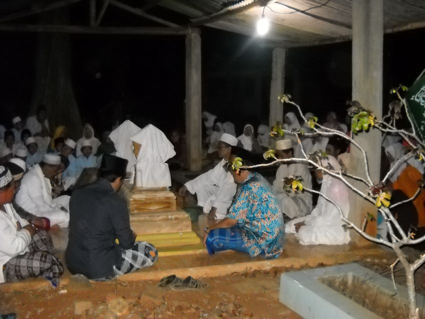 (Foto Dokumentasi Dalam Rangka Haul Sesepuh Pondok Pesantren Al-Mubarokah Serta Khitanan Massal Anak Yatim Piatu dan Dhu'afah Tahun 2016)