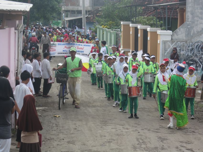 (Foto Dokumentasi Dalam Rangka Haul Sesepuh Pondok Pesantren Al-Mubarokah Serta Khitanan Massal Anak Yatim Piatu dan Dhu'afah Tahun 2016)