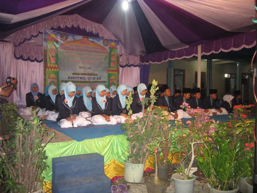 (Foto Dokumentasi Dalam Rangka Haul Sesepuh Pondok Pesantren Al-Mubarokah Serta Khitanan Massal Anak Yatim Piatu dan Dhu'afah Tahun 2016)