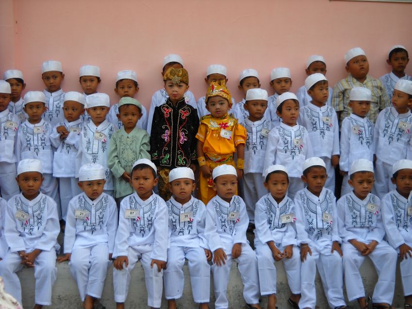 (Foto Dokumentasi Dalam Rangka Haul Sesepuh Pondok Pesantren Al-Mubarokah Serta Khitanan Massal Anak Yatim Piatu dan Dhu'afah Tahun 2016)