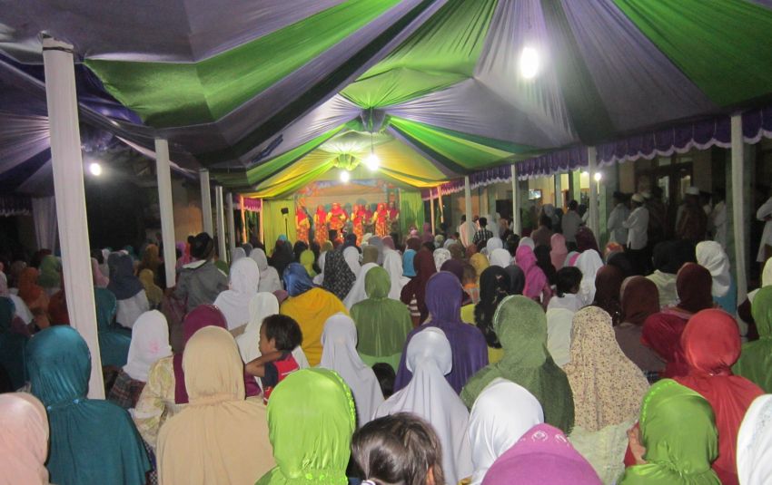 (Foto Dokumentasi Dalam Rangka Haul Sesepuh Pondok Pesantren Al-Mubarokah Serta Khitanan Massal Anak Yatim Piatu dan Dhu'afah Tahun 2016)