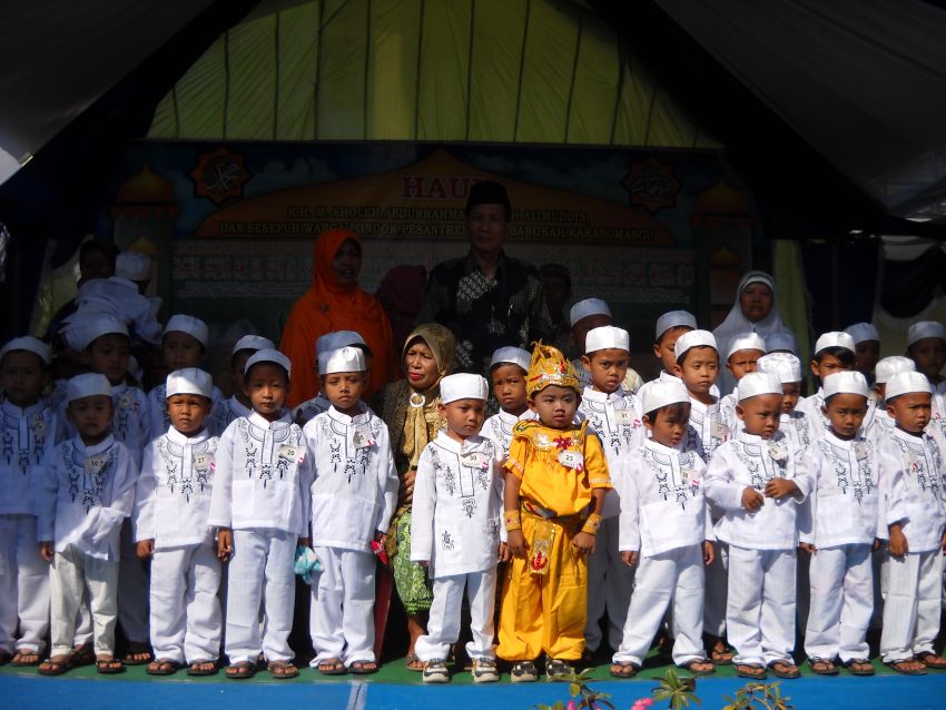 (Foto Dokumentasi Dalam Rangka Haul Sesepuh Pondok Pesantren Al-Mubarokah Serta Khitanan Massal Anak Yatim Piatu dan Dhu'afah Tahun 2016)