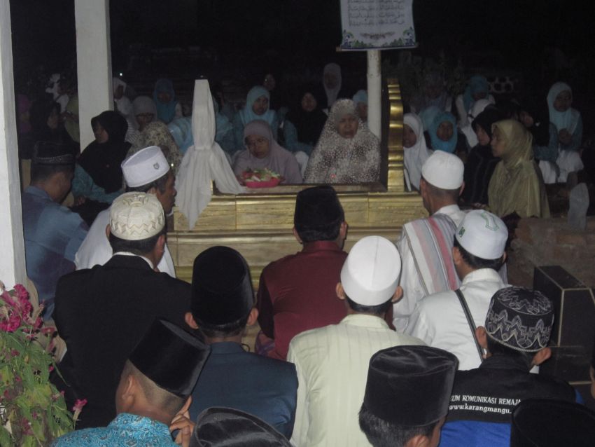 (Foto Dokumentasi Dalam Rangka Haul Sesepuh Pondok Pesantren Al-Mubarokah Serta Khitanan Massal Anak Yatim Piatu dan Dhu'afah Tahun 2016)