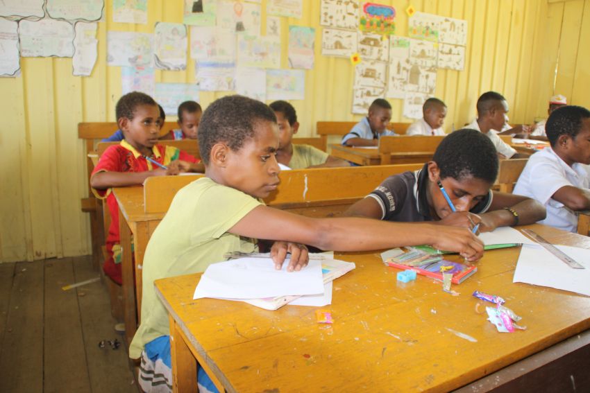 Siswa mengikuti lomba lukis