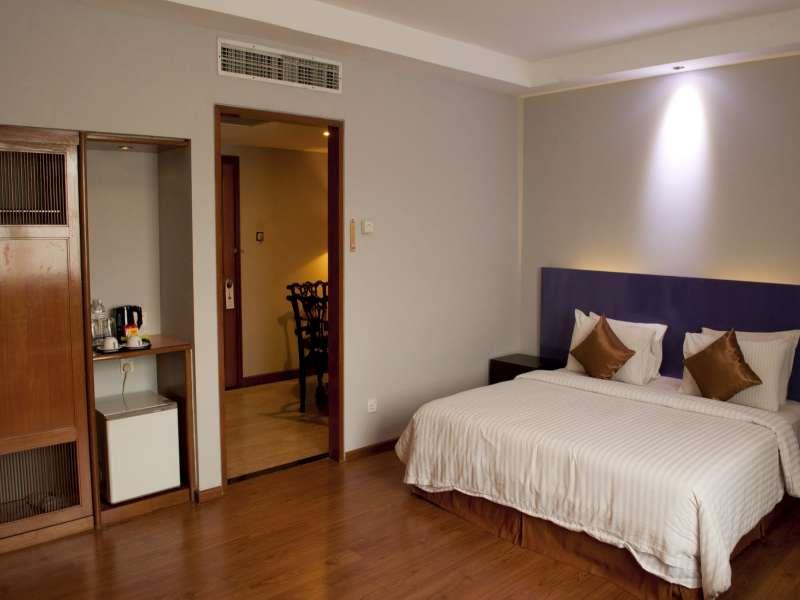 Batam | The Hills Hotel + 2-Way Ferry + Breakfast Batam | The Hills Hotel + 2-Way Ferry + Breakfast