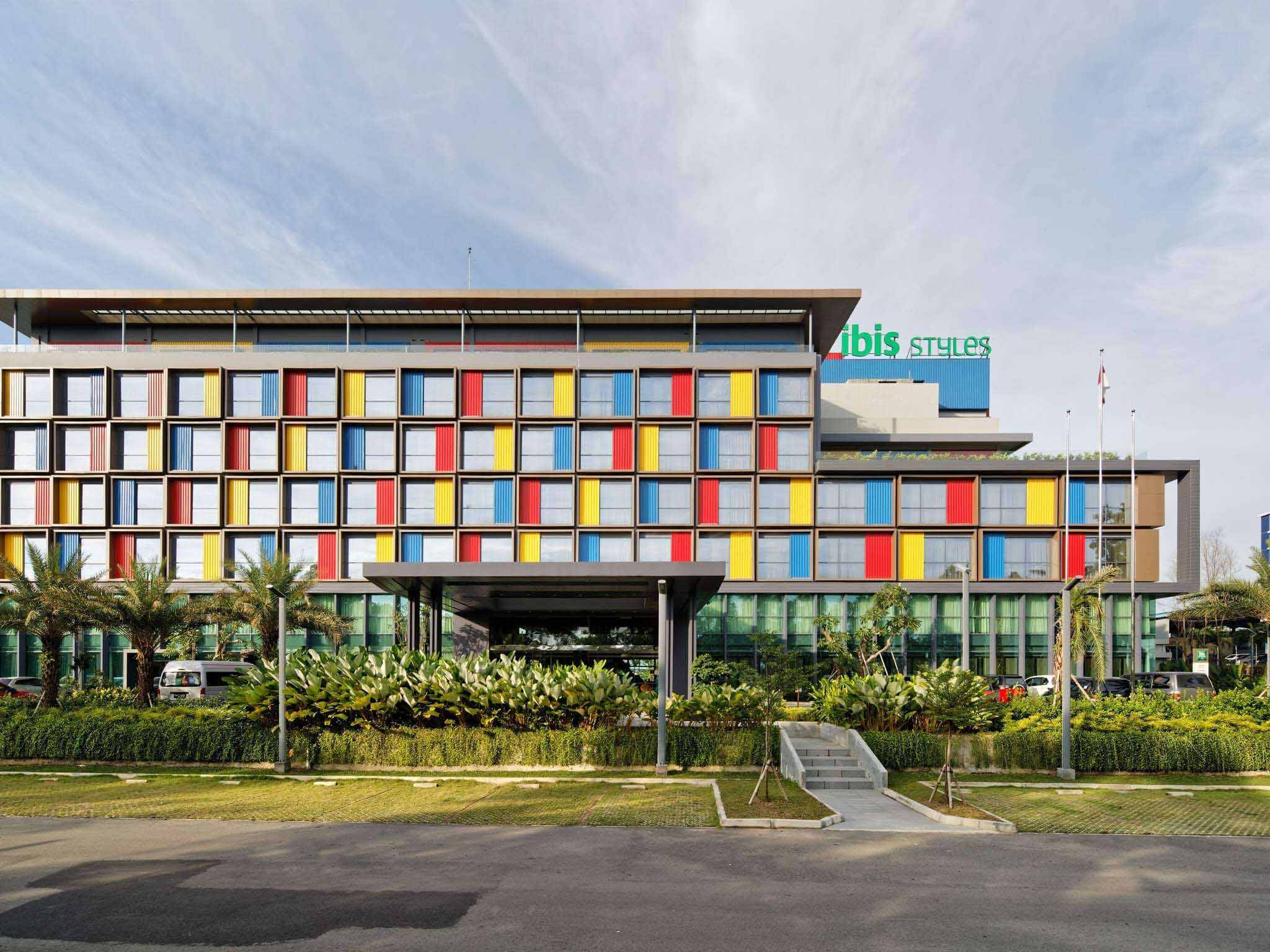 Batam | Ibis Styles Hotel + 2-Way Ferry + Land Transfer + Breakfast