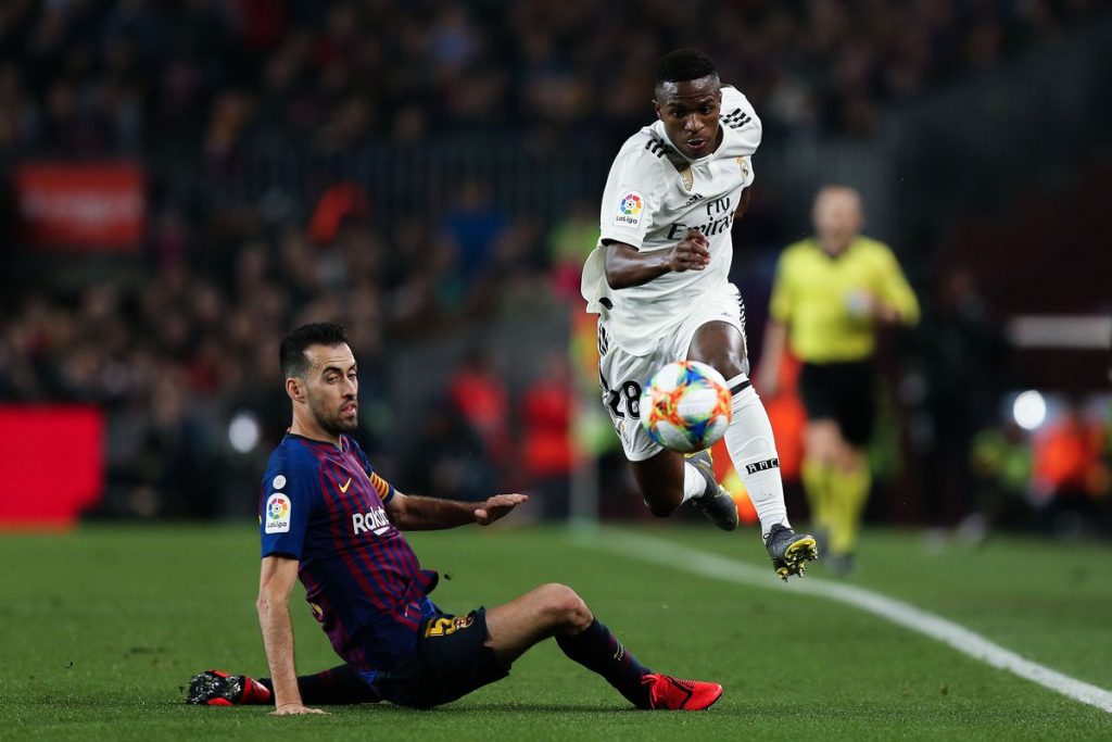 Aksi Vinicius Junior di laga El Classico (Managing Madrid)