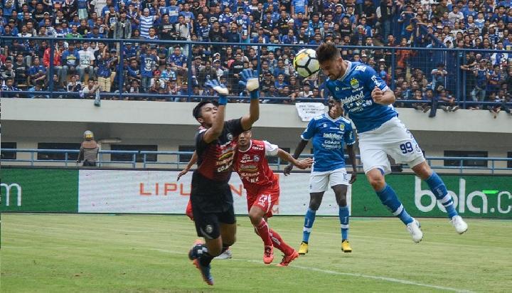 Jonnathan Baumann di laga terakhir Persib vs Arema pada ajang Liga 1 Indonesia