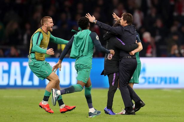 Kegembiraan sang pelatih, Mauricio Pochettino usai pertandingan
