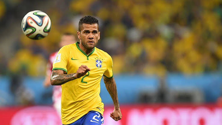 Dani Alves Tertarik Bermain Di Inter Milan