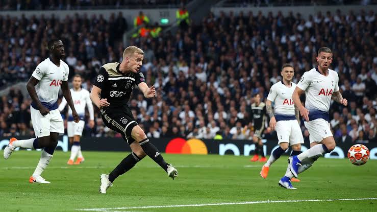 Real Madrid Dekati Pemain Muda Ajax Dony Van De Beek