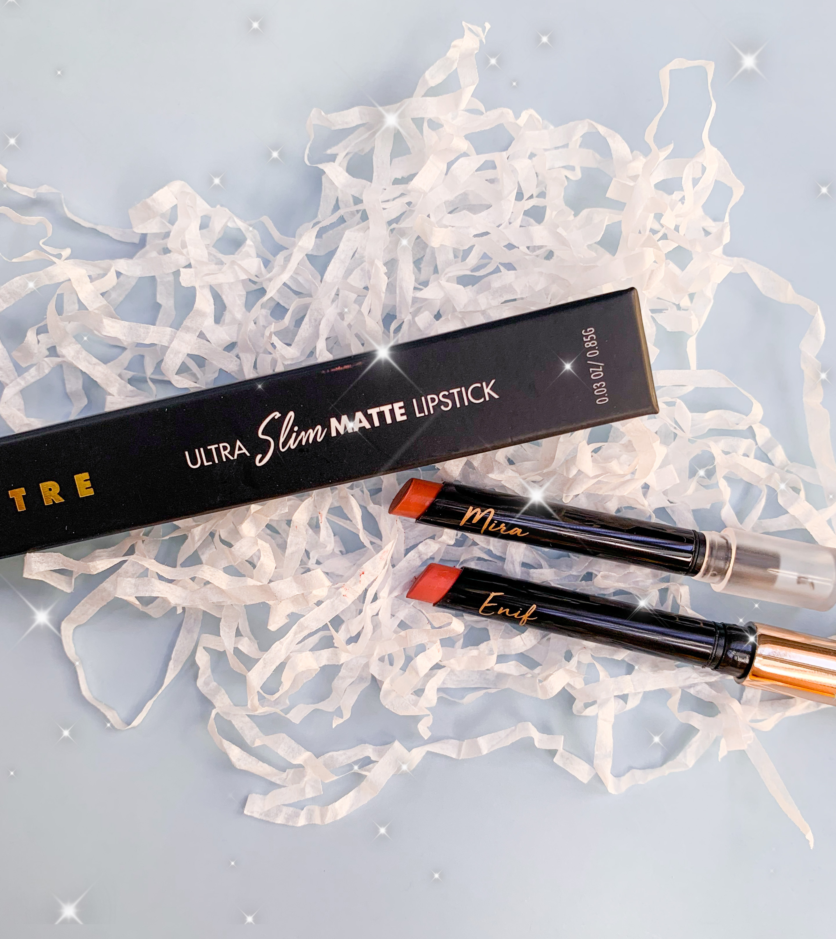 Son môi Lustre Ultra Slim Matte Lipstick với thiết kế sang trọng và chất lượng đỉnh, mang đến sắc màu bền lâu. Khám phá đánh giá chi tiết về sản phẩm trong bài viết này!
