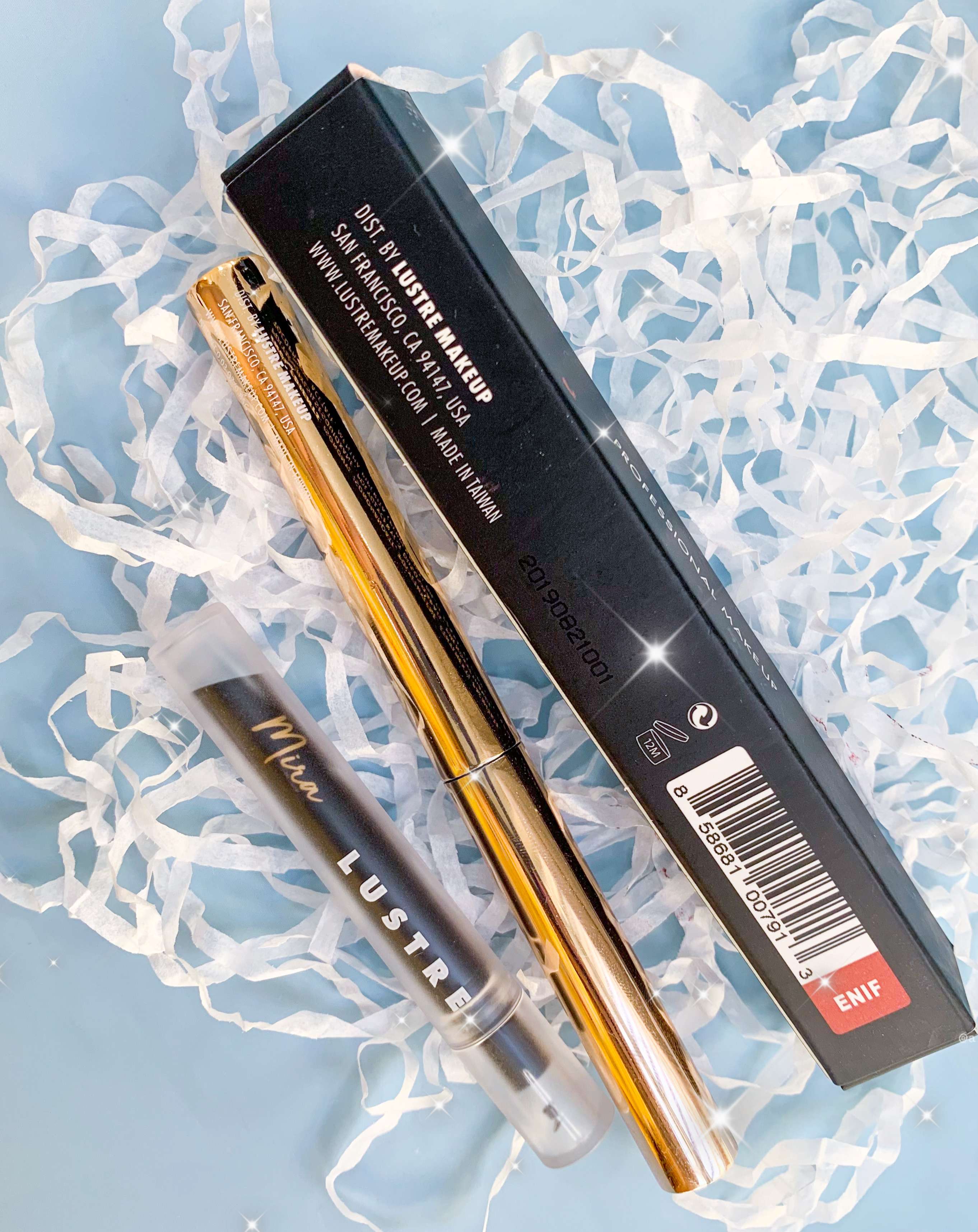Review son môi Lustre Ultra Slim Matte Lipstick với thiết kế sang trọng và chất lượng bền màu, khám phá cảm nhận và trải nghiệm của tác giả sau khi sử dụng sản phẩm trong bài viết.