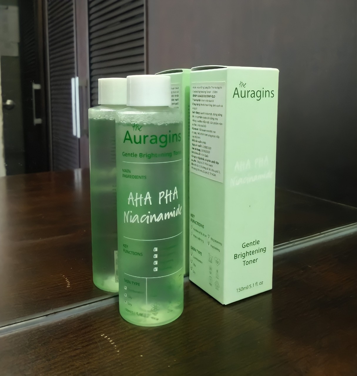 Toner The Auragins với thành phần AHA-PHA giúp làm sạch da chết nhẹ nhàng, phù hợp cho da dầu mụn, hỗ trợ làm sáng da, và không gây khô hay kích ứng. Đây là bài review mỹ phẩm giúp các nàng tìm kiếm giải pháp cải thiện tình trạng da.