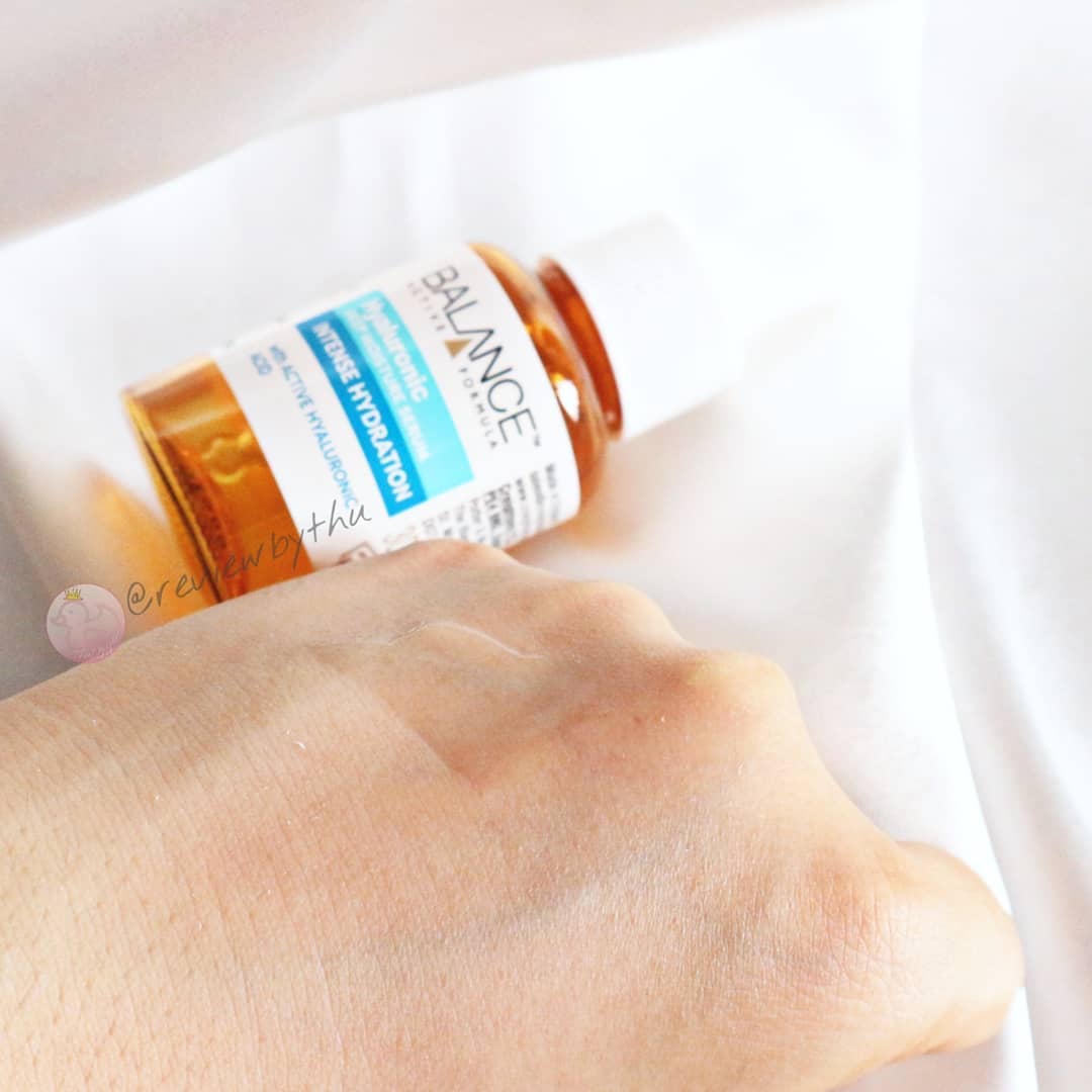 Serum cấp nước Balance với thiết kế bình dân, các thành phần cung cấp độ ẩm cần thiết, giúp da hỗn hợp, da dầu và da khô luôn đủ ẩm. Tìm hiểu về sản phẩm và lý do tại sao cô nàng lại khuyên newbie nên thử ngay!