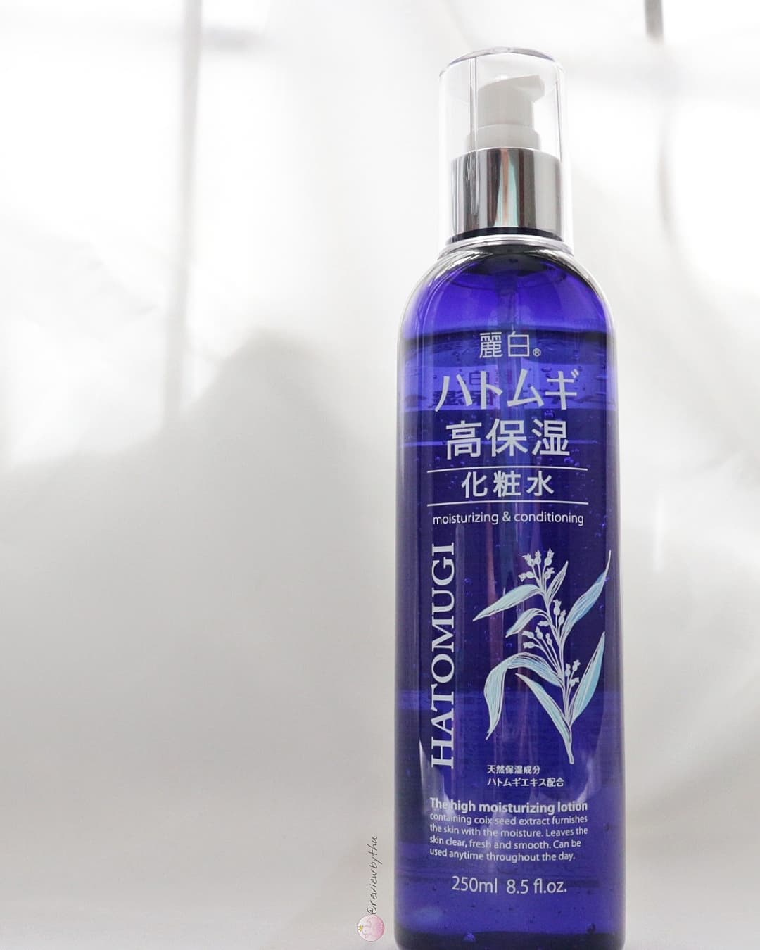 Nước hoa hồng Reihaku Hatomugi với chiết xuất hạt Ý Dĩ, giúp cấp ẩm và làm sáng da, phù hợp cho da dầu mụn. Trong bài viết review mỹ phẩm, đánh giá toner dưỡng ẩm hiệu quả dưới 200K.