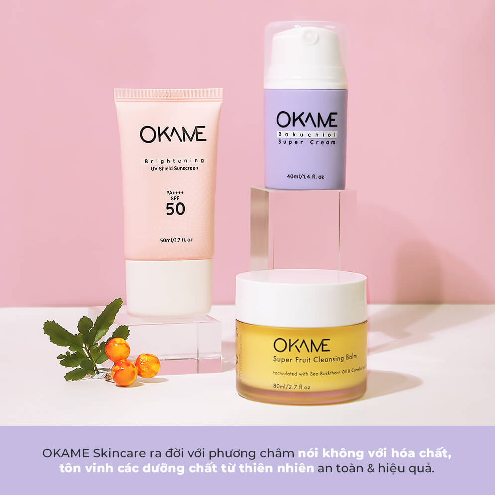 Bình phẩm mỹ phẩm OKAME dành cho mẹ bầu, bao gồm kem chống nắng Brightening UV Shield, kem Bakuchiol Super Cream và bột làm sạch Super Fruit Cleansing Balm, giới thiệu các sản phẩm an toàn và tự nhiên, hỗ trợ chăm sóc da khi mang thai.