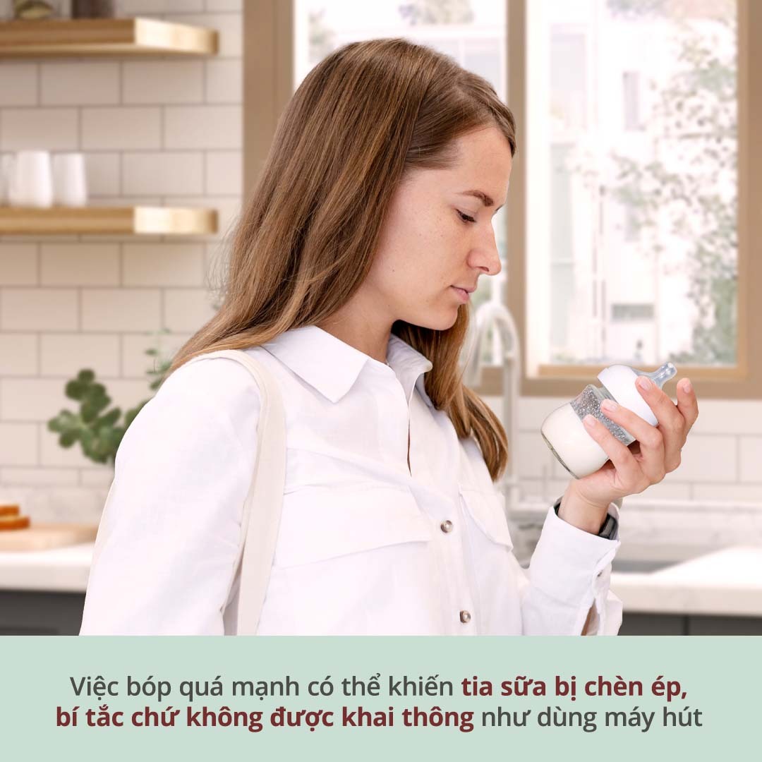 Bài báo dành cho mẹ và bé, nêu rõ việc vắt sữa bằng tay có thể gây tắc tia sữa, ảnh hưởng sức khỏe và ngoại hình. Các lợi ích của máy hút sữa được nhấn mạnh như giải pháp tối ưu, giúp hạn chế tình trạng tràn sữa mẹ.