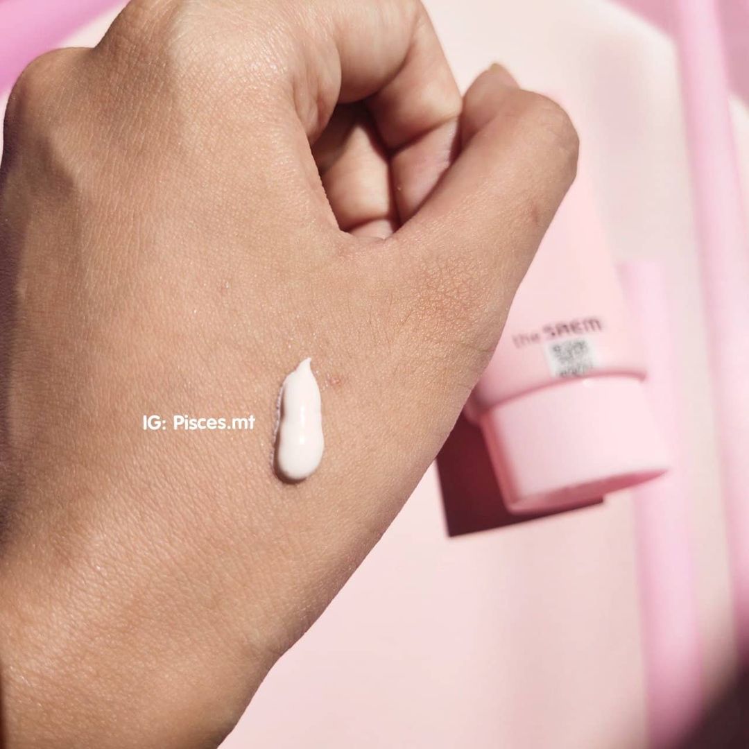 Kem chống nắng The Saem Eco Earth Pink Sun Cream, một sản phẩm đang được yêu thích, được dùng thử trên tay. Bài viết khám phá tác dụng và hiệu quả của kem chống nắng dưới 150k, hoàn hảo cho những ai yêu thích mỹ phẩm giá rẻ.