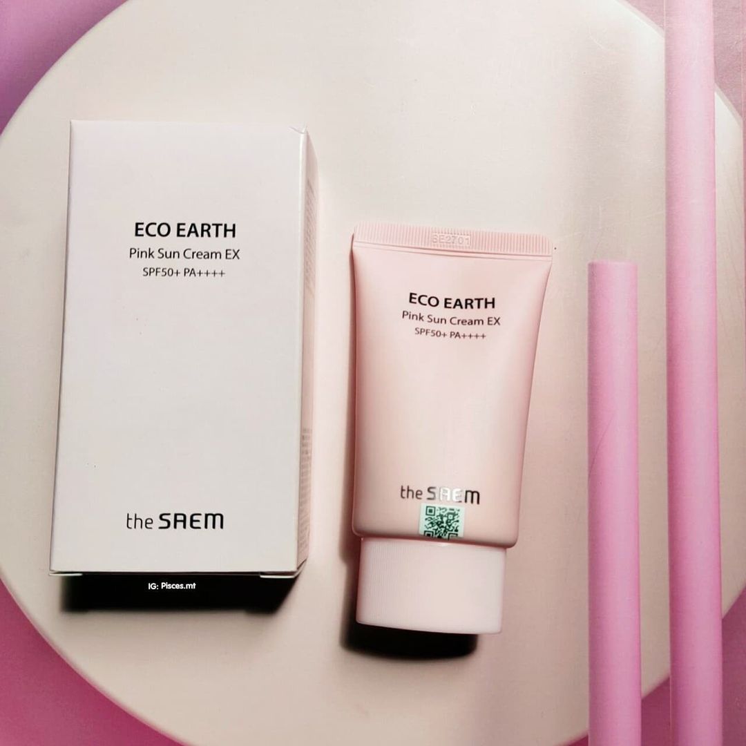 Kem chống nắng The Saem Eco Earth Pink Sun Cream EX với chỉ số SPF50+ PA++++, mang đến hiệu quả bảo vệ da tốt. Bài review mỹ phẩm tập trung vào cảm nhận sử dụng và câu hỏi: Kem chống nắng The Saem có tốt không?