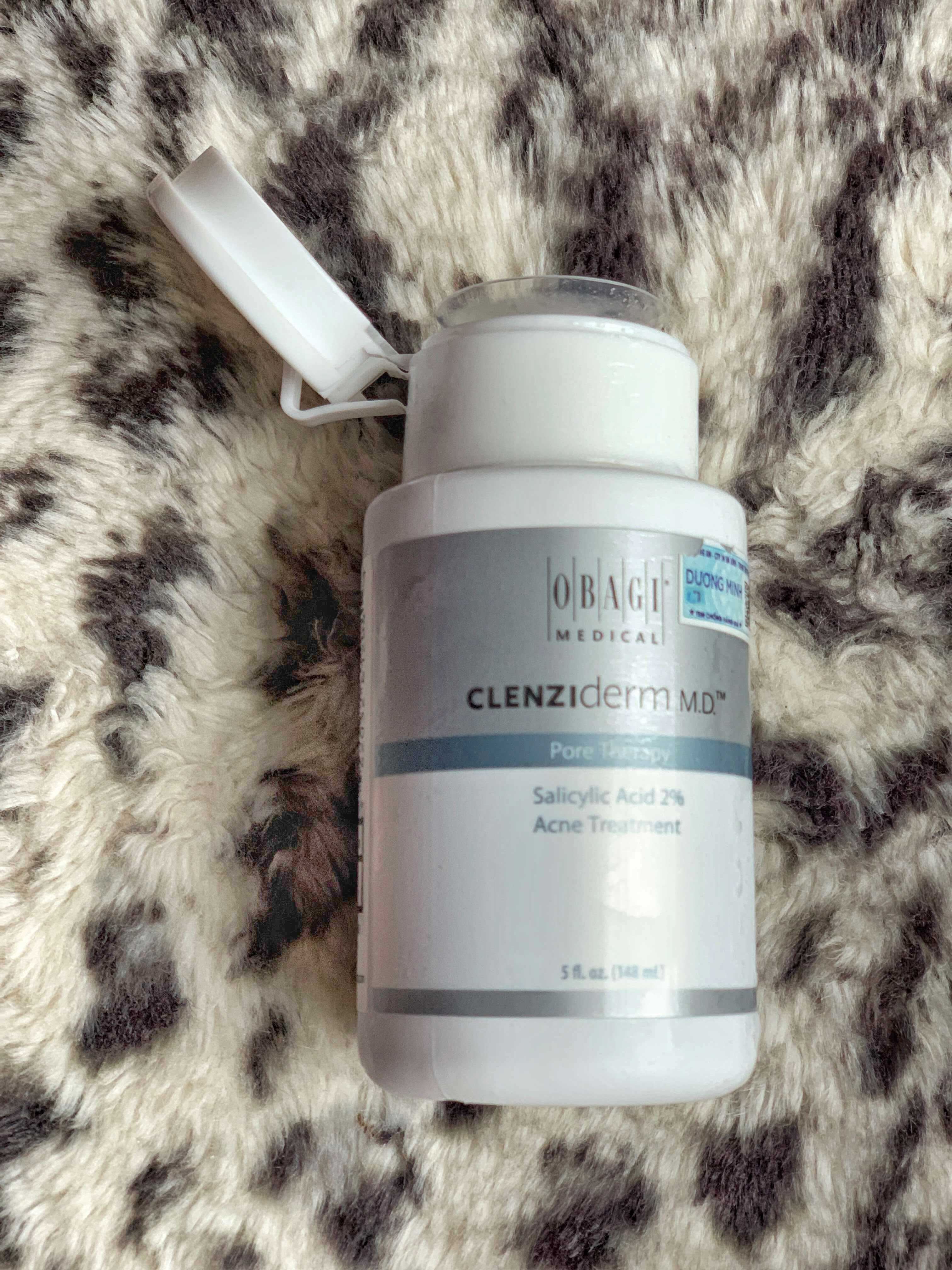 Toner BHA Obagi Clenziderm MD Pore Therapy - sản phẩm trị mụn với Acid Salicylic 2%. Bài viết chia sẻ trải nghiệm và kết quả sau 3 tháng sử dụng cho da hỗn hợp, lỗ chân lông nhỏ.