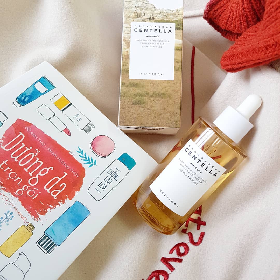 Review tinh chất phục hồi da Skin1004 với 100% rau má, giá cả phải chăng, phù hợp cho mọi loại da. Tìm hiểu xem serum Skin1004 có tốt không qua bài viết này!