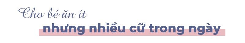 Cho bé ăn ít nhưng nhiều cữ trong ngày, mẹ sẽ giúp hạn chế tình trạng nôn trớ. Mẹ có thể tìm hiểu thêm về cách khắc phục bé nôn trớ và các mẹo chăm sóc khác để đảm bảo sức khỏe cho mẹ và bé.