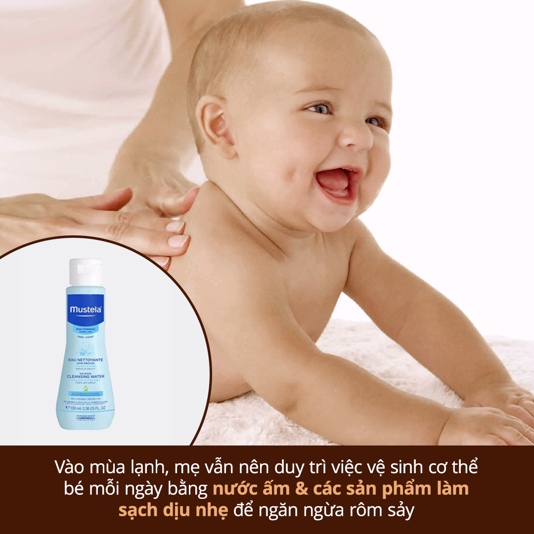 Mẹ và bé, vào mùa lạnh, mẹ nên giúp bé duy trì vệ sinh cơ thể hàng ngày bằng nước ấm và các sản phẩm làm sạch dịu nhẹ để ngăn ngừa rôm sảy. Bài viết này sẽ chỉ ra các sai lầm thường gặp gây rôm sảy cho bé.