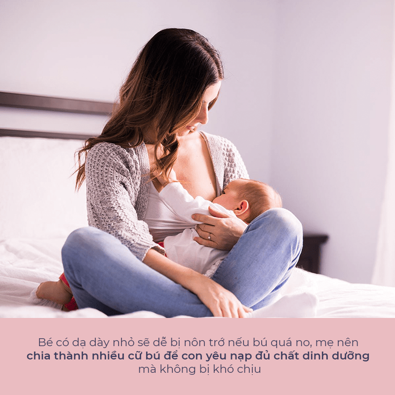 Áp dụng mẹo giúp mẹ và bé khắc phục tình trạng bé nôn trớ sau khi ăn. Hệ tiêu hóa của trẻ sơ sinh chưa hoàn thiện dễ gây khó chịu khi bú. Chia thành nhiều cữ bú nhỏ để con yêu không bị nôn trớ và cung cấp đủ chất dinh dưỡng.