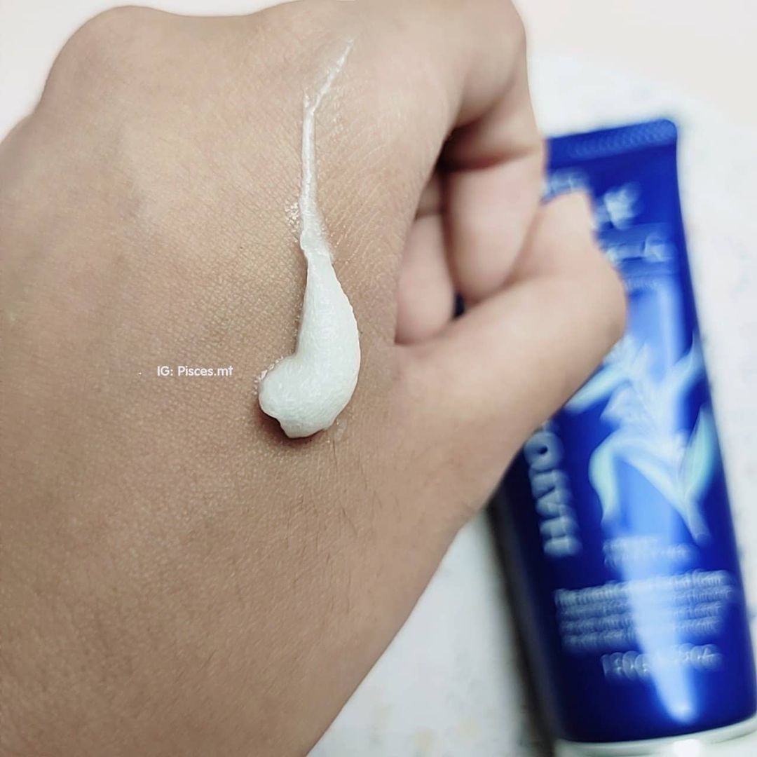 Sữa rửa mặt Hatomugi The Medicated Facial Foam, sản phẩm Nhật Bản giá dưới 100k hiệu quả cho da dầu mụn và làm sáng da. Là lựa chọn tuyệt vời cho những ai đang tìm kiếm đánh giá mỹ phẩm hữu ích và sản phẩm chăm sóc da giá rẻ.