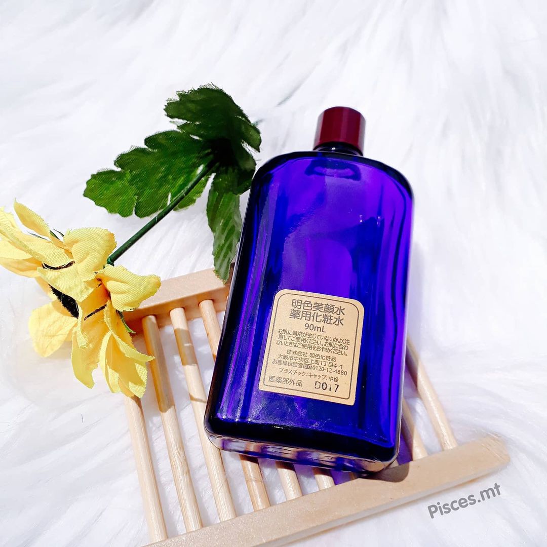 Toner Meishoku Bigansui Medicated Skin Lotion với thiết kế màu tím đặc trưng, giúp hỗ trợ trị mụn hiệu quả, lý tưởng cho làn da đạt được sự ẩm mịn và tươi sáng, chỉ với giá chưa tới 200k.