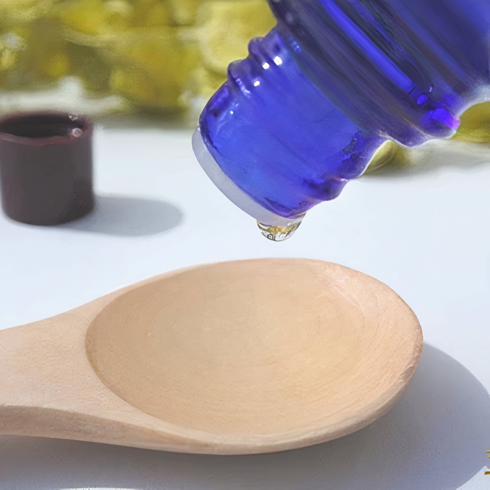 Bình toner Nhật Bản Meishoku Bigansui Medicated Skin Lotion đang nhỏ giọt vào muỗng gỗ, bài viết nói về hiệu quả trị mụn vượt trội, giá thành chỉ khoảng 200k. Thích hợp cho các bạn đang tìm kiếm toner cho da mụn và giá rẻ.