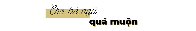 Dòng chữ "Cho bé ngủ quá muộn" nhấn mạnh tầm quan trọng của việc lập thời gian ngủ hợp lý cho trẻ. Bài viết cung cấp mẹo giúp mẹ và bé có giấc ngủ ngon hơn, tránh sai lầm khi cho bé ngủ, và những lưu ý quan trọng để dỗ bé ngủ nhanh.
