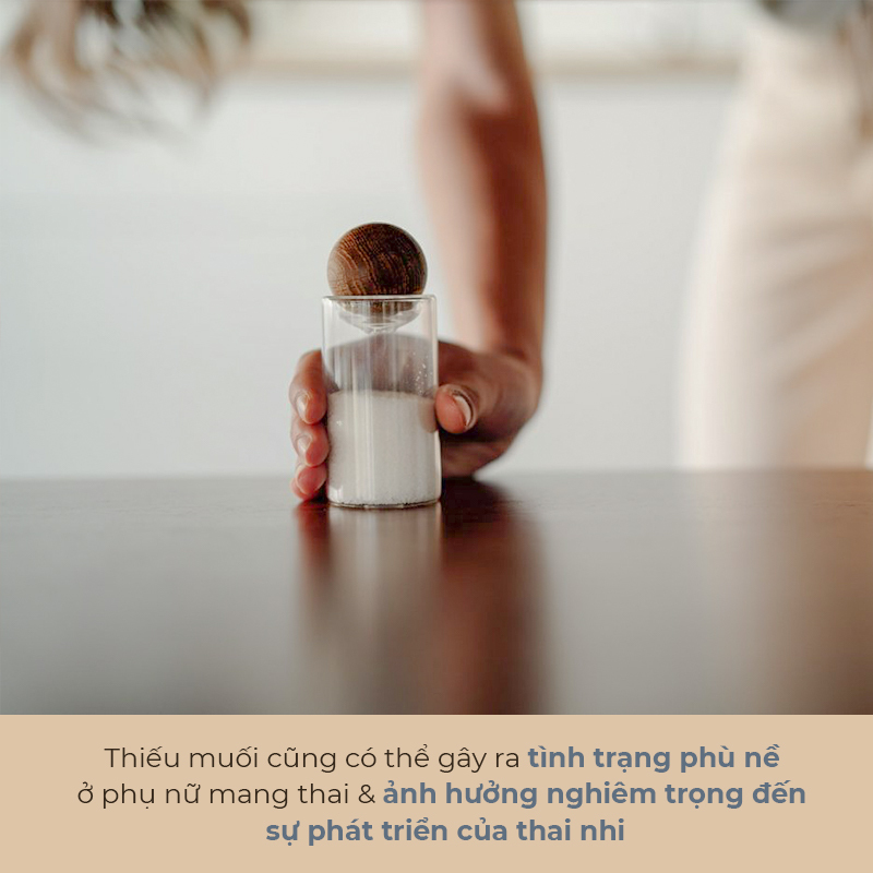 Thiếu muối cũng có thể gây ra tình trạng phù nề ở phụ nữ mang thai & ảnh hưởng nghiêm trọng đến sự phát triển của thai nhi. 5 sai lầm phổ biến về dinh dưỡng thai kỳ mà mẹ bầu cần chú ý.