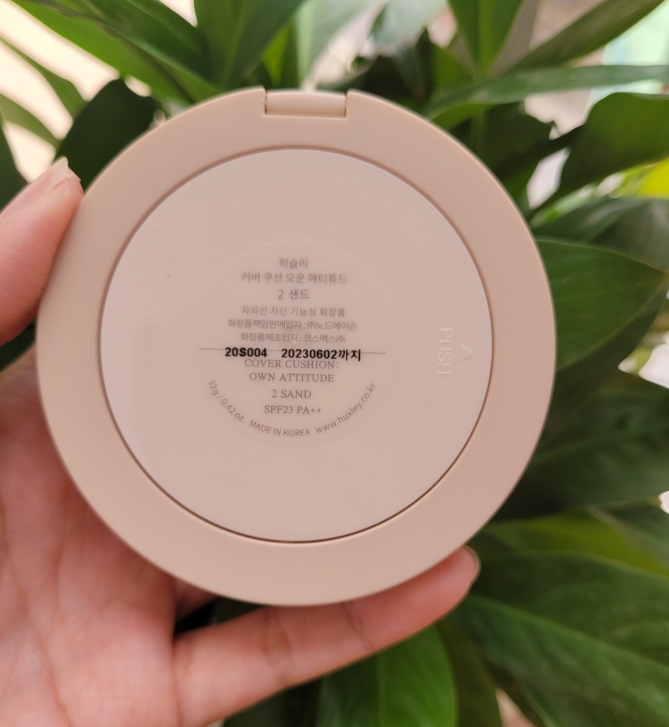 Bài viết về phấn nước Huxley Moist Cushion: Own Attitude, chia sẻ trải nghiệm sử dụng và đánh giá sản phẩm, phù hợp với da hỗn hợp thiên dầu, review mỹ phẩm và phấn nước tốt nhất.