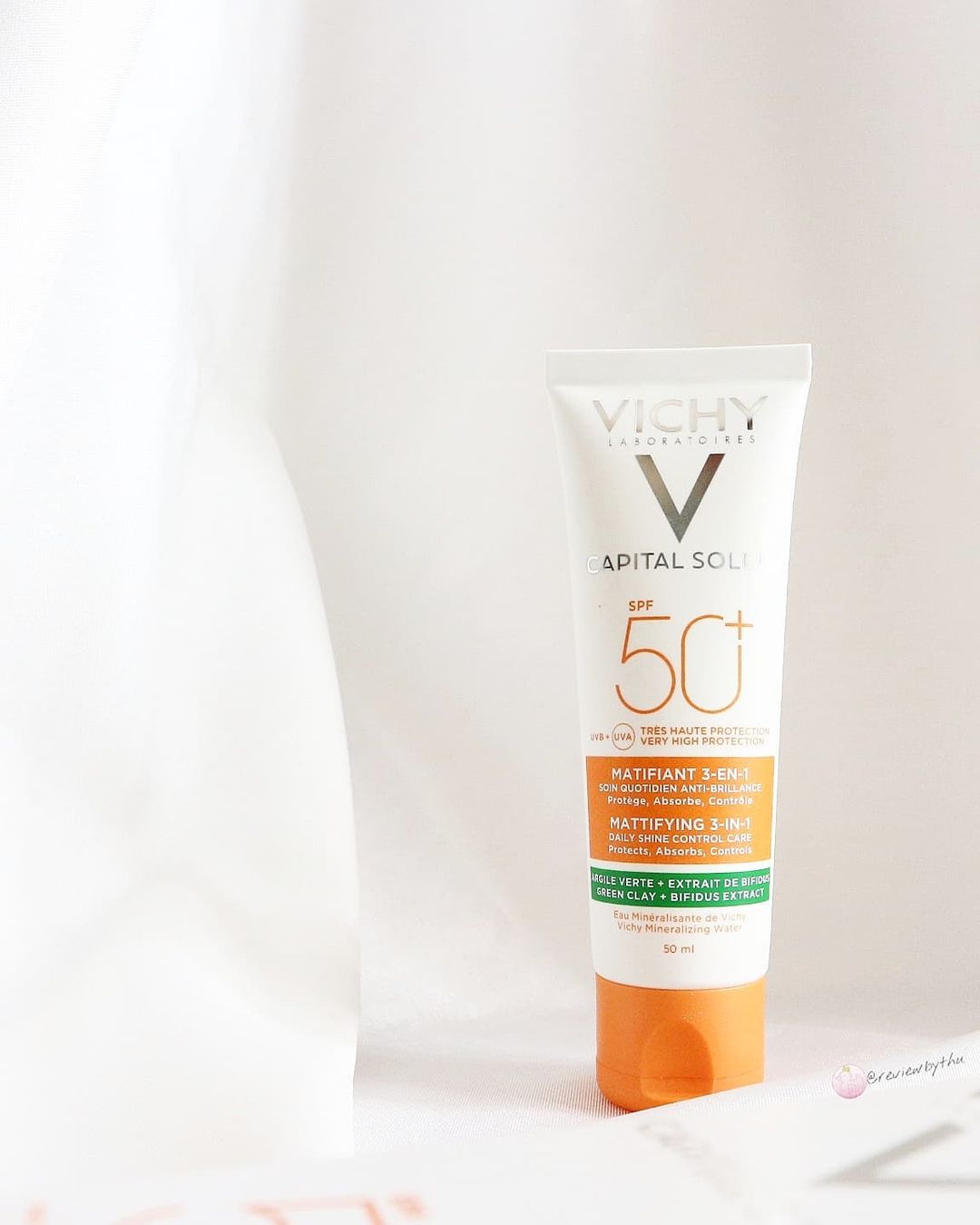 Kem chống nắng Vichy Capital Soleil SPF 50+, bảo vệ da khỏi ô nhiễm và bụi mịn, sản phẩm thích hợp cho da dầu. Bài viết giới thiệu và review kem chống nắng Vichy, lựa chọn tuyệt vời cho dịp du xuân.
