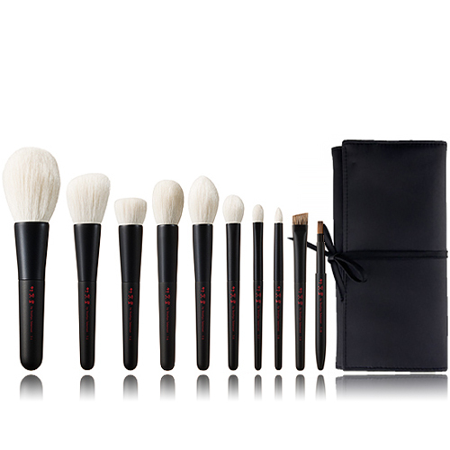 Cọ Chikuhodo, thương hiệu cọ make up high-end nổi tiếng của Nhật, với chất lượng tuyệt hảo và thiết kế tinh tế. Bộ sản phẩm gồm 10 cây cọ được yêu thích bởi các beauty blogger và tín đồ làm đẹp.